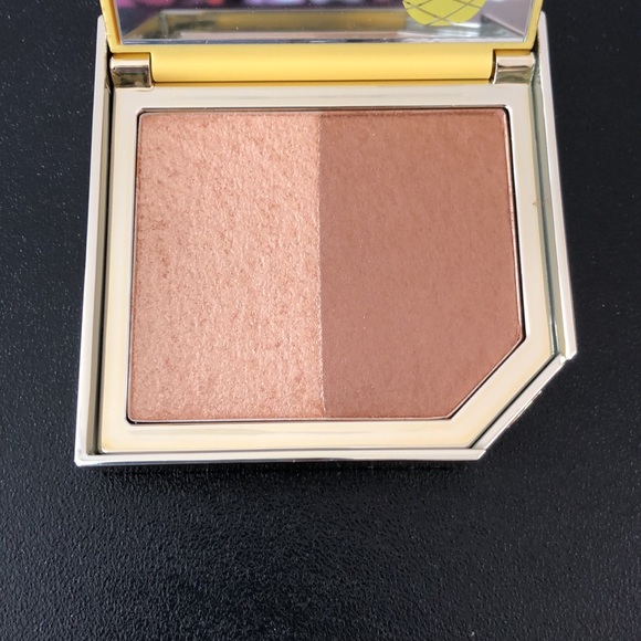 2 / $25 Too Faced Pineapple Paradise Bronzer Highlighting Duo - Picture 2 of 4